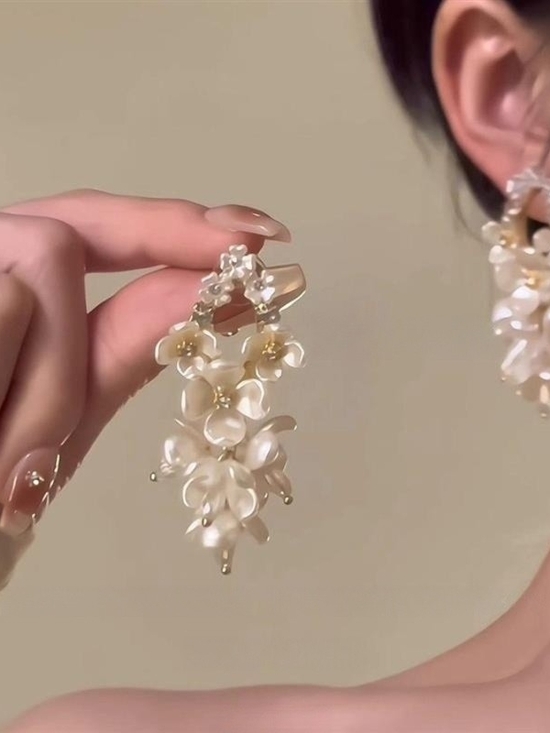 Jewelry - Elegant White Floral Dangle Earrings - Women Jewelry